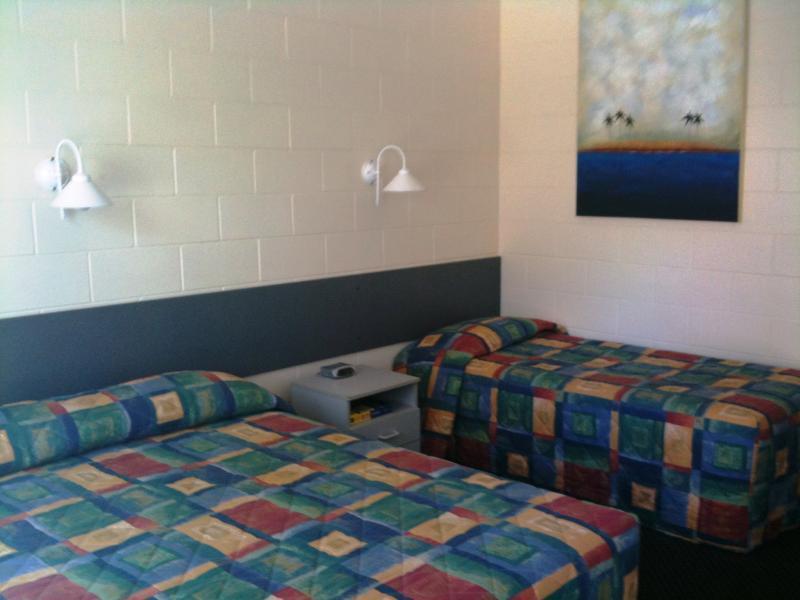 Central Point Motel Маунт-Айза Екстер'єр фото